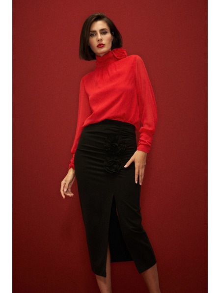 Moodo Čierna sukňa s ozdobnou ružou a rozparkom Moodo