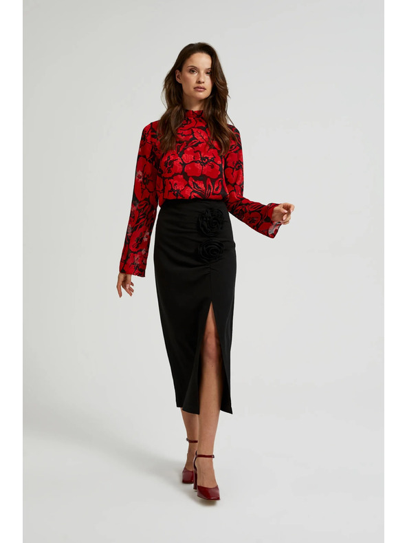 Moodo Čierna sukňa s ozdobnou ružou a rozparkom Moodo