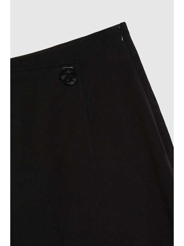 Moodo Ceruzková sukňa s ozdobným gombíkom čierna Moodo