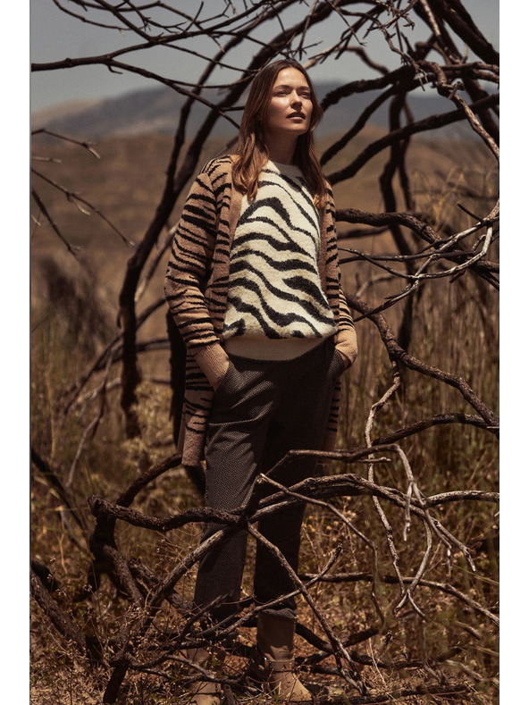 Moodo Béžový kardigan s dlhými rukávmi so zvieracím vzorom Moodo