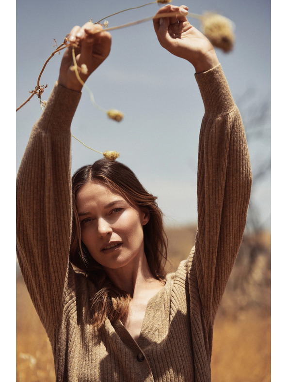 Moodo Béžový kardigan na gombíky s nafúknutými rukávmi Moodo