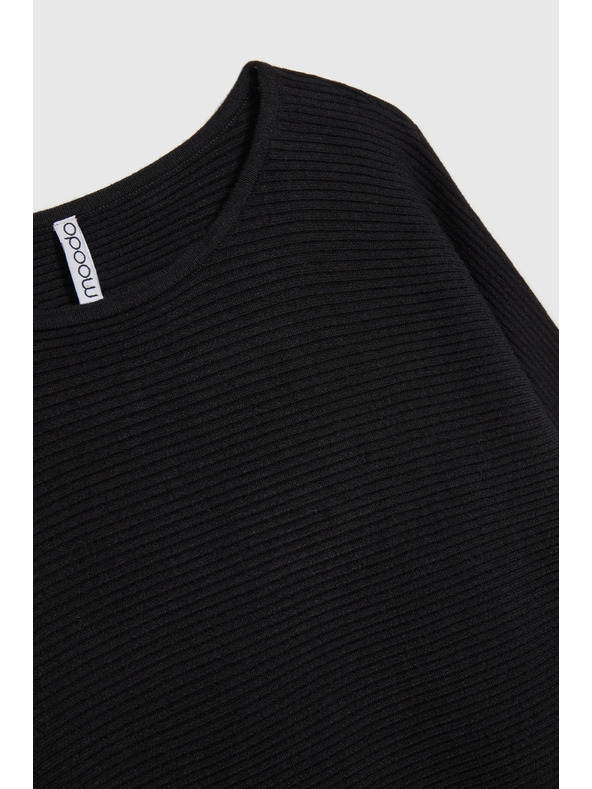 Moodo Čierny sveter strih netopier Moodo