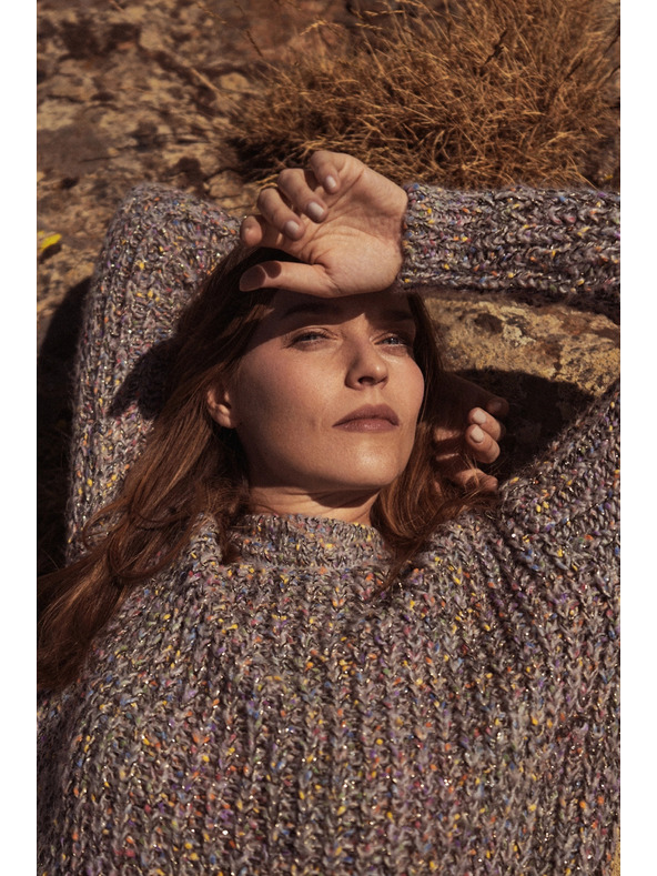 Moodo Sveter zdobený farebnou niťou šedý Moodo