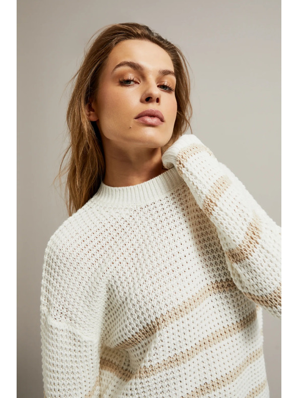 Moodo Béžový sveter s pruhmi a okrúhlym výstrihom Moodo