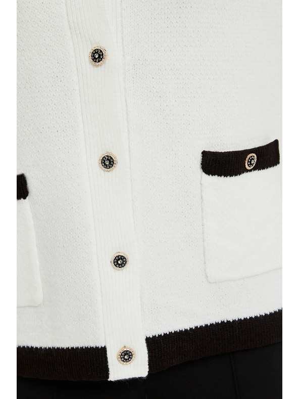 Moodo Rozopínací sveter so zdobnými gombíkmi biely Moodo