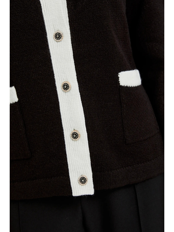 Moodo Čierny kardigán so zdobnými gombíkmi a dlhými rukávmi Moodo