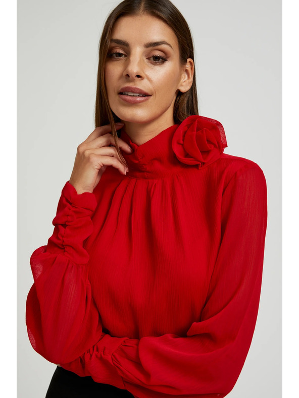 Moodo Elegantná košeľa s dekoratívnou ružou červená Moodo