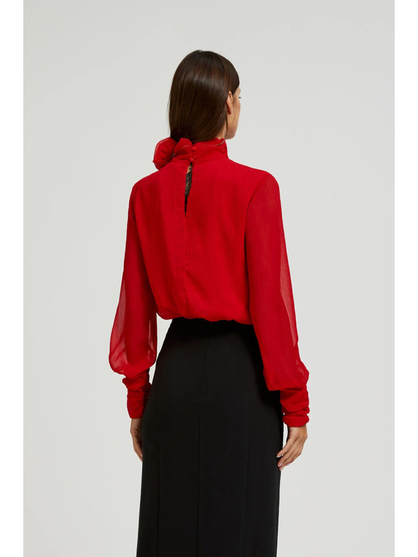 Moodo Elegantná košeľa s dekoratívnou ružou červená Moodo