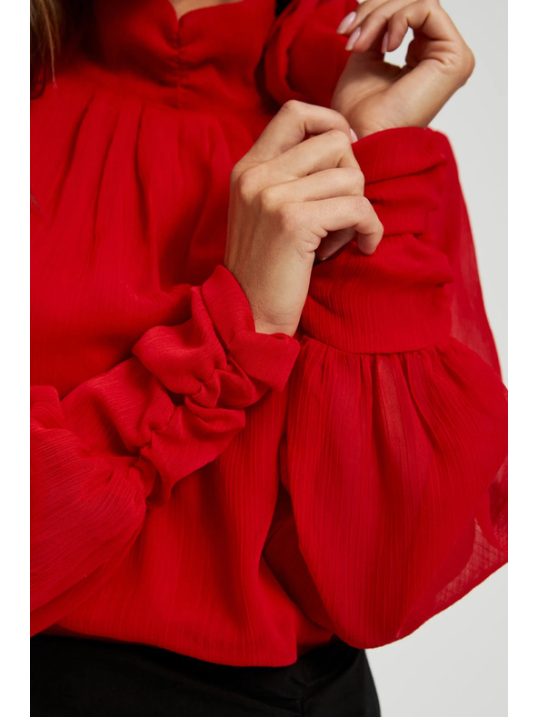 Moodo Elegantná košeľa s dekoratívnou ružou červená Moodo