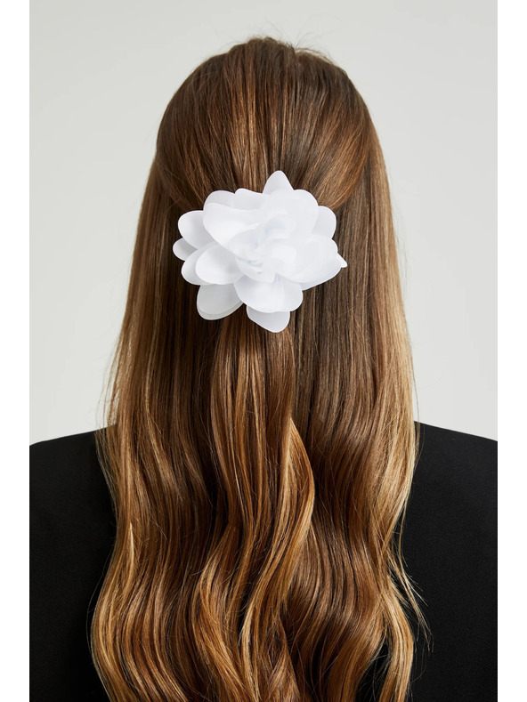 Moodo Brož s materiálovým kvetom biela Moodo