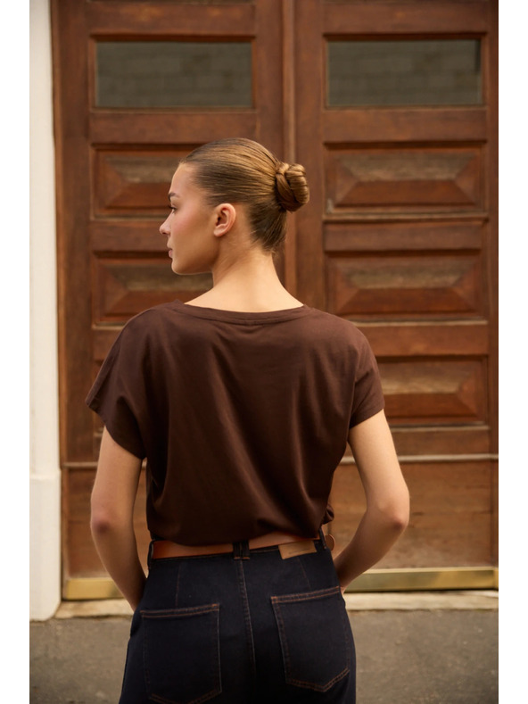 Moodo Bavlnené tričko s výstrihom do "V" hnedé Moodo