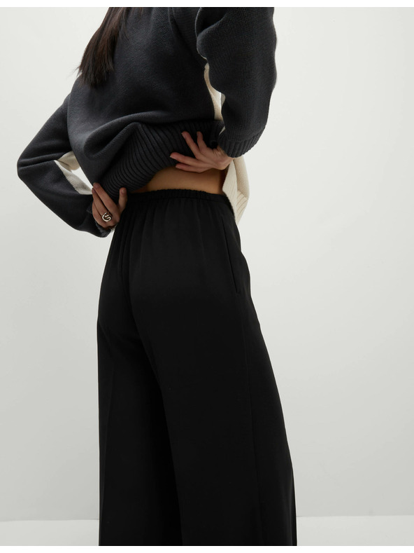 Marks & Spencer Krepové nohavice so širokými nohavicami a elastickým pásom Marks & Spencer čierne