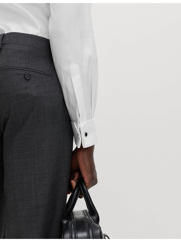 Marks & Spencer Luxusná bavlnená košeľa Marks & Spencer úzkeho strihu s dvojitými manžetami v bielej farbe