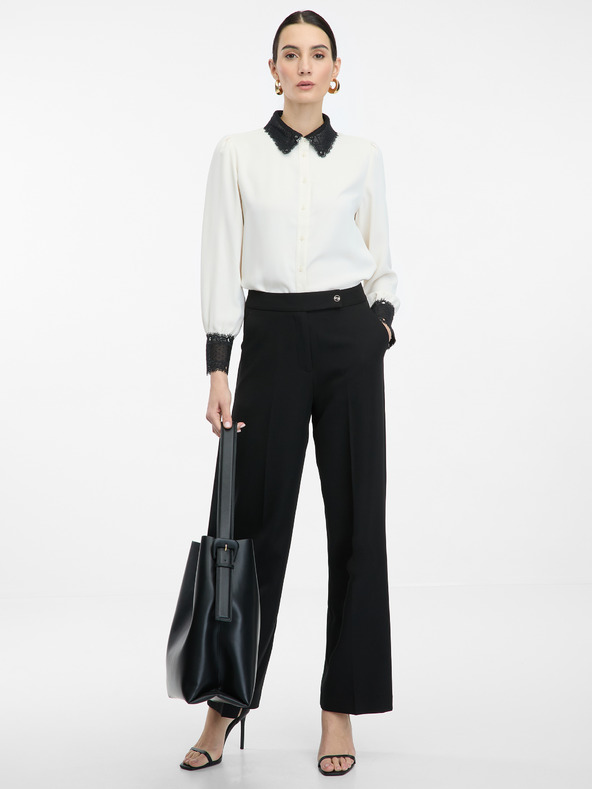 Orsay Krémová dámska košeľa s kontrastným golierom ORSAY