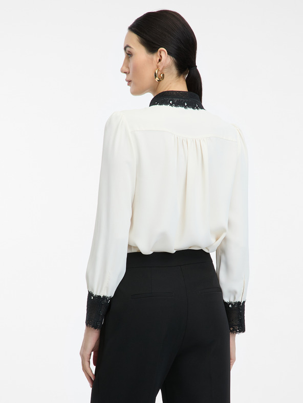 Orsay Krémová dámska košeľa s kontrastným golierom ORSAY