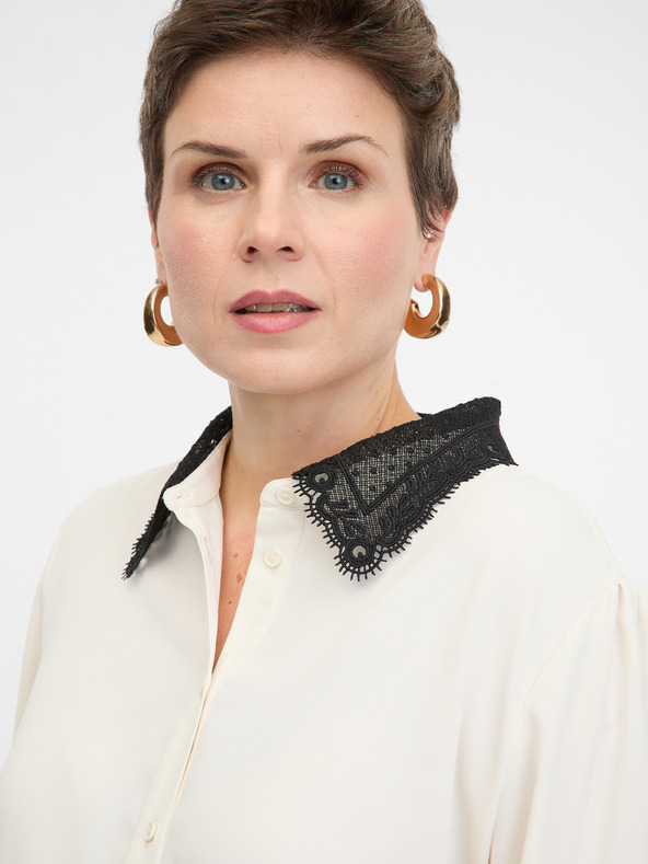 Orsay Krémová dámska košeľa s kontrastným golierom ORSAY