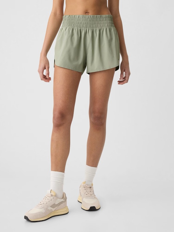 GAP Športové bežecké šortky GapFit 3" Mid Rise Runaround GAP