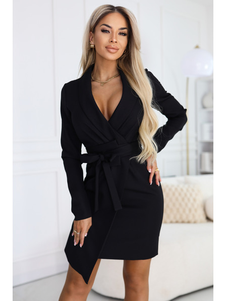 numoco Elegantné sakové šaty s páskom a asymetrickým lemom - čierne