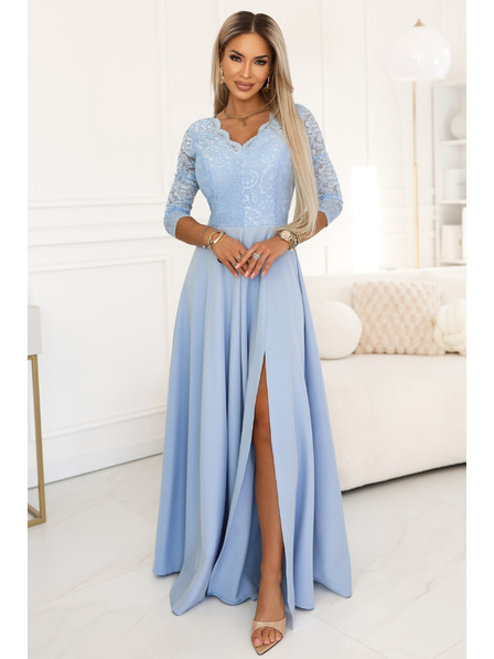 numoco AMBER Elegantné dlhé čipkované šaty s výstrihom - svetlo modré