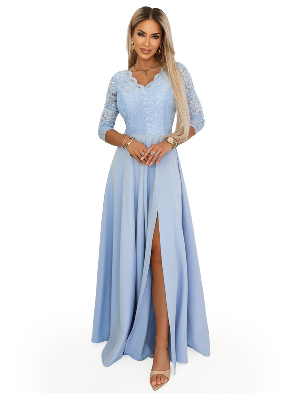 numoco AMBER Elegantné dlhé čipkované šaty s výstrihom - svetlo modré