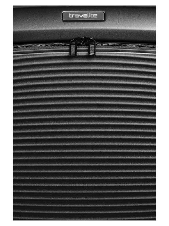 Travelite Cestovný kufor Travelite Millennium S Front pocket Black