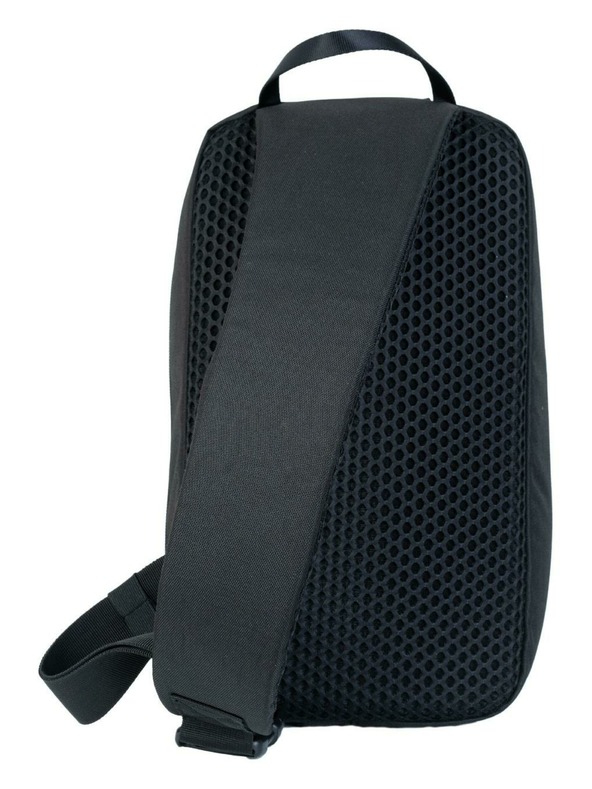 CabinZero Čierny batoh CabinZero Classic cez jedno rameno (11 l)