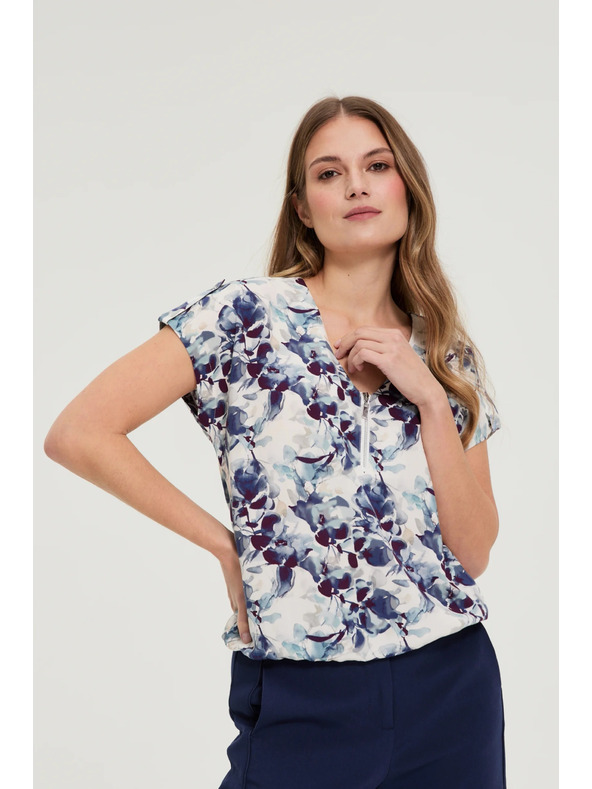 Moodo Tmavomodrá viskózová košeľa Moodo s kvetinovým vzorom