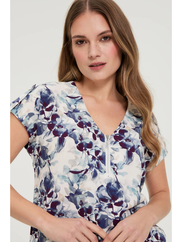 Moodo Tmavomodrá viskózová košeľa Moodo s kvetinovým vzorom