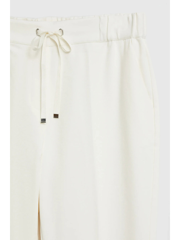 Moodo Nohavice so záhybmi biele Moodo