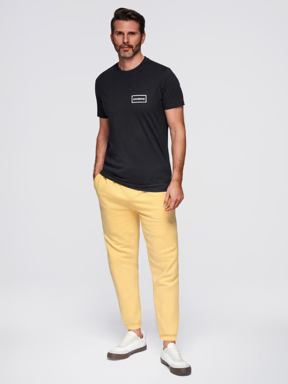 Ombre Clothing Pánske pletené tričko s potlačou a strihom REGULAR - čierne V2 OM-TSPT-0231 Ombre Clothing