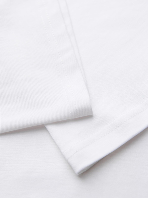 Ombre Clothing Pánske bavlnené tričko s aplikáciou šperkov na hrudi - smotanovo biele V2 OM-TSCT-0290 Ombre Clothing