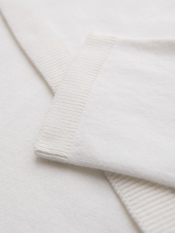 Ombre Clothing Pánsky polo sveter s výšivkou na hrudi - biely V2 OM-POLS-0140 Ombre Clothing