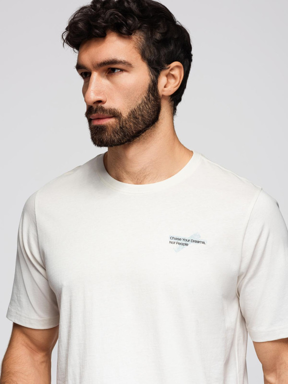 Ombre Clothing Pánske tričko s malou potlačou na hrudi - biele V3 OM-TSPT-0258 Ombre Clothing