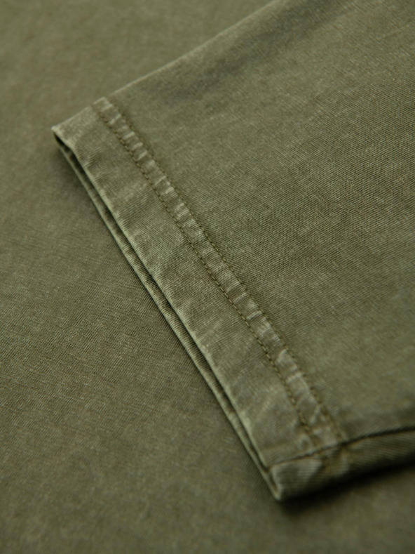 Ombre Clothing Pánske tričko s pracím efektom a gombíkmi pri výstrihom - olivové V4 OM-TSWT-0150 Ombre Clothing