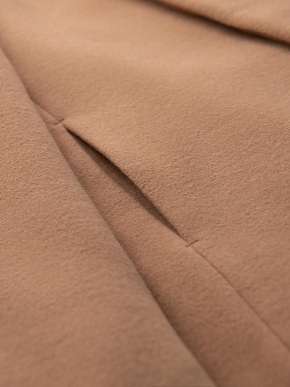 Ombre Clothing Pánský kabát s asymetrickým zapínaním a vysokým golierom - svetlo hnedý V4 OM-COWC-0141 Ombre Clothing