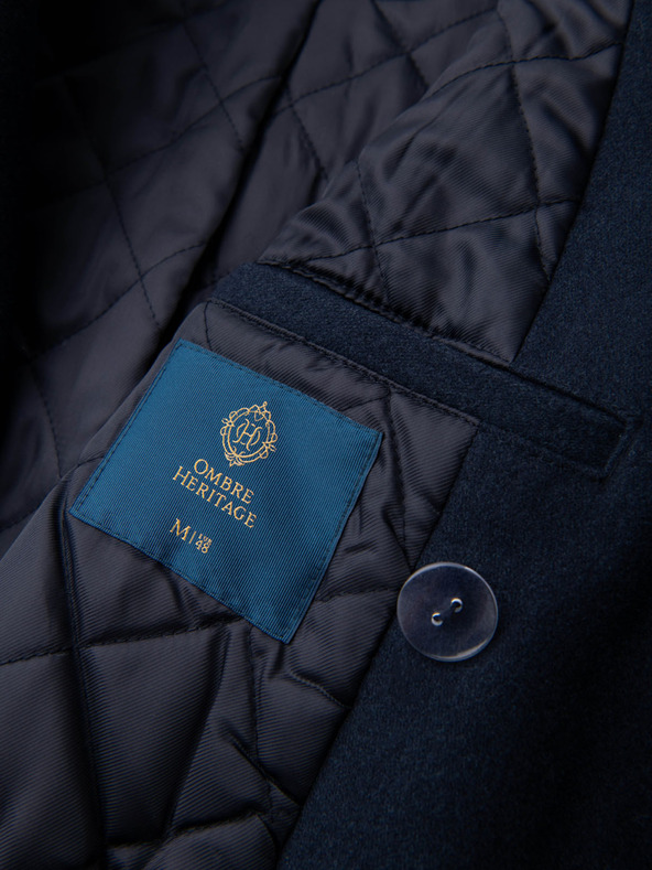 Ombre Clothing Pánsky dvojradový kabát s vlnou a dekoratívnymi aplikáciami - V1 námornícka modrá OM-COWC-0149 Ombre Clothing