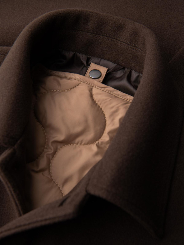 Ombre Clothing Pánsky dlhý jednoradový kabát s golierom a spodným plášťom - hnedý V4 OM-COWC-0135 Ombre Clothing