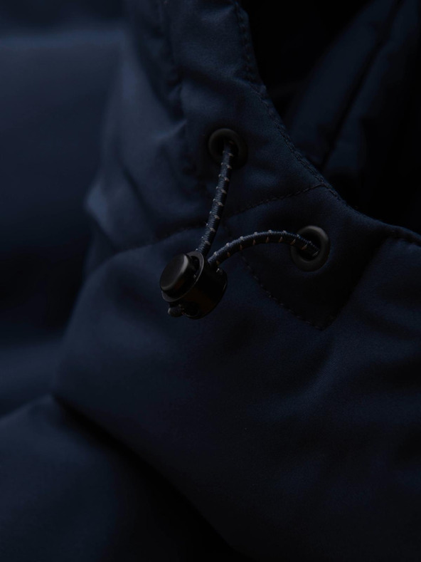 Ombre Clothing Pánska zimná bunda s odnímateľnou kapucňou z nepremokavej tkaniny - tmavo modrá V1 OM-JAHP-0306 Ombre Clothing