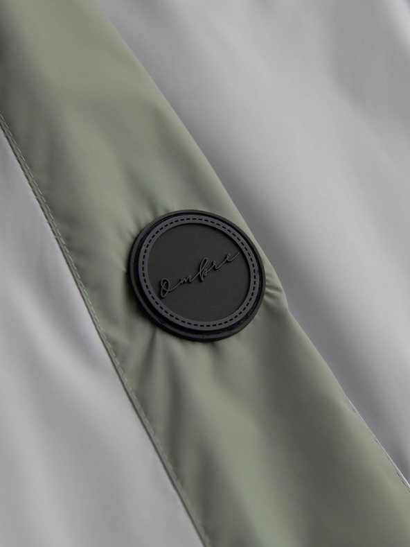 Ombre Clothing Pánska kontrastná vetrovka s kapucňou - olivovo sivá V3 OM-JANP-0228 Ombre Clothing