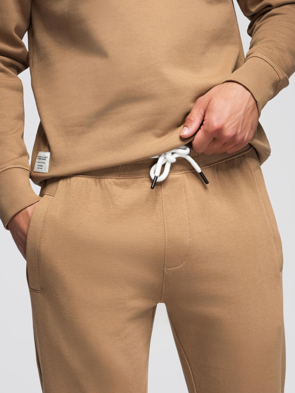 Ombre Clothing Pánska tepláková súprava mikina s okrúhlym výstrihom + nohavice regular fit - camel V2 Z122 Ombre Clothing