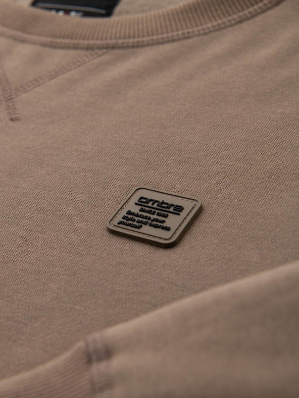 Ombre Clothing Klasická pánska mikina s okrúhlym výstrihom - svetlo hnedá V3 OM-SSNZ-0243 Ombre Clothing