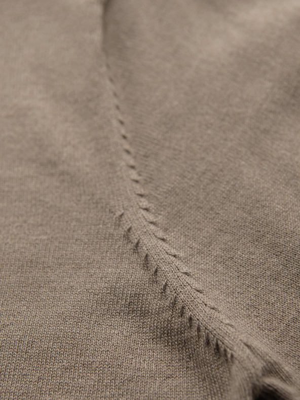 Ombre Clothing BASIC pánsky klasický viskózový sveter s okrúhlym výstrihom - tmavo béžový V15 OM-SWBS-0106 Ombre Clothing