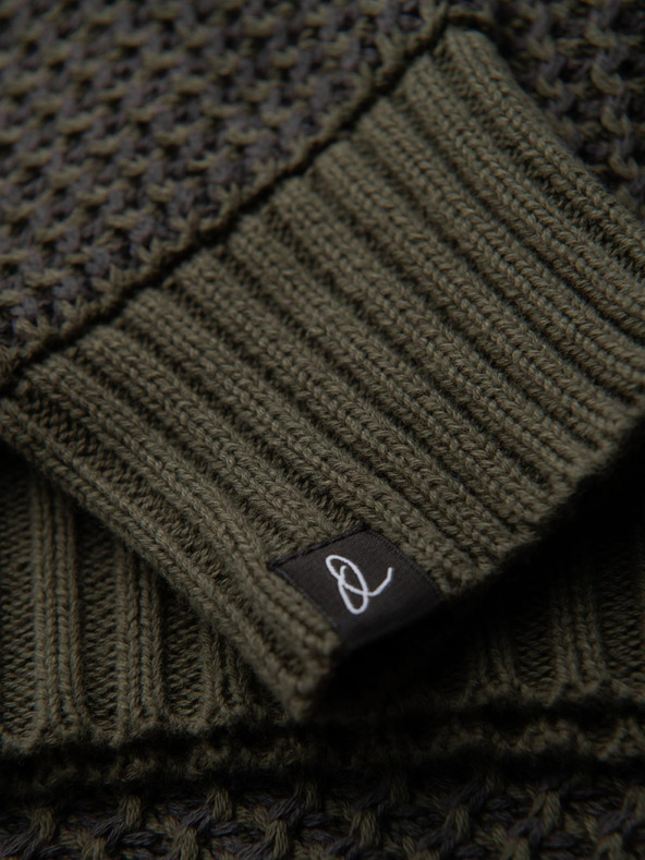 Ombre Clothing Pánsky sveter s kontrastnou väzbou a okrúhlym výstrihom - tmavo olivový V2 OM-SWSW-0122 Ombre Clothing