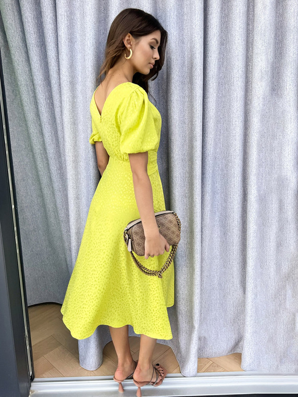 Edoti Dámske midi šaty s rukávmi a guľatým výstriihom elegantné ELIA DLR200 - limetkonovo zelené EDOTI