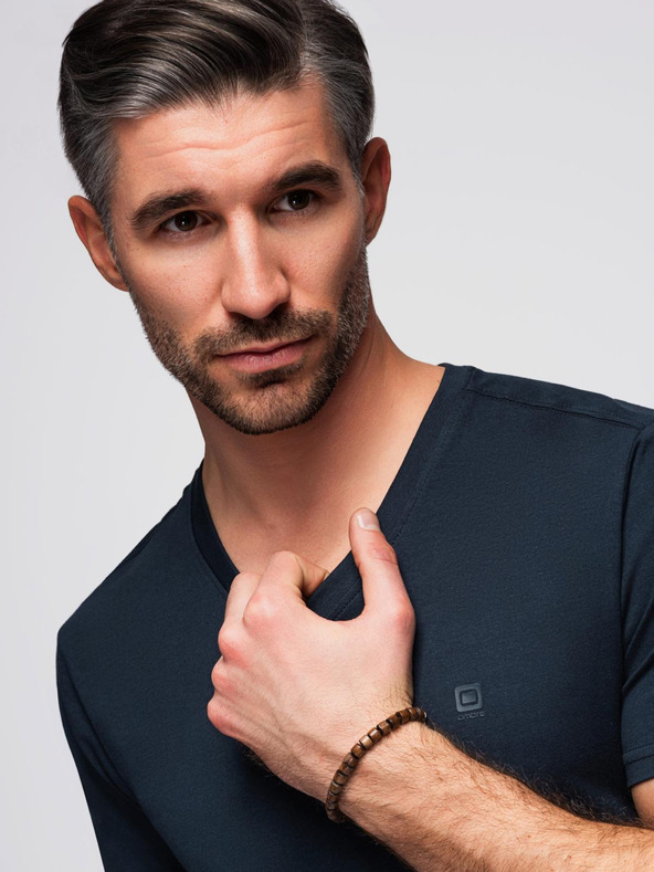 Ombre Clothing Tmavomodré pánske tričko s výstrihom do V Oblečenie Ombre