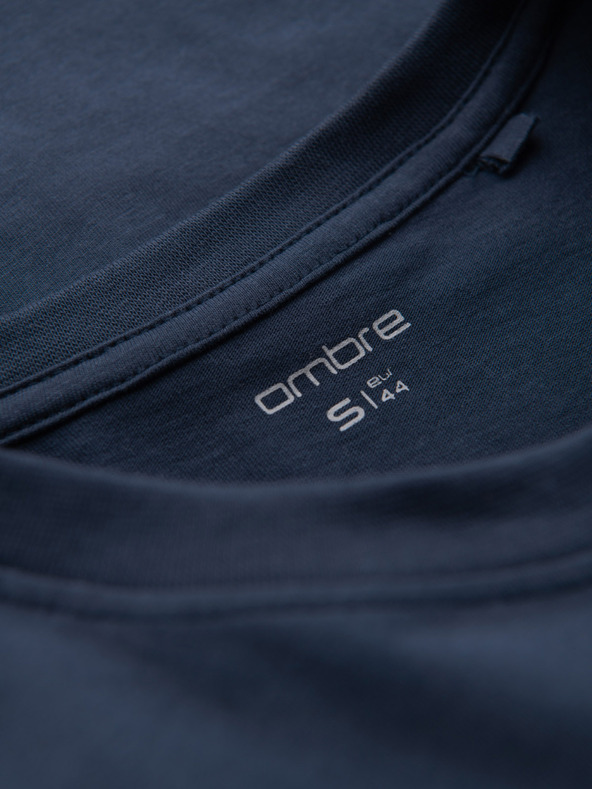 Ombre Clothing Tmavomodré pánske tričko s vreckom Ombre Clothing