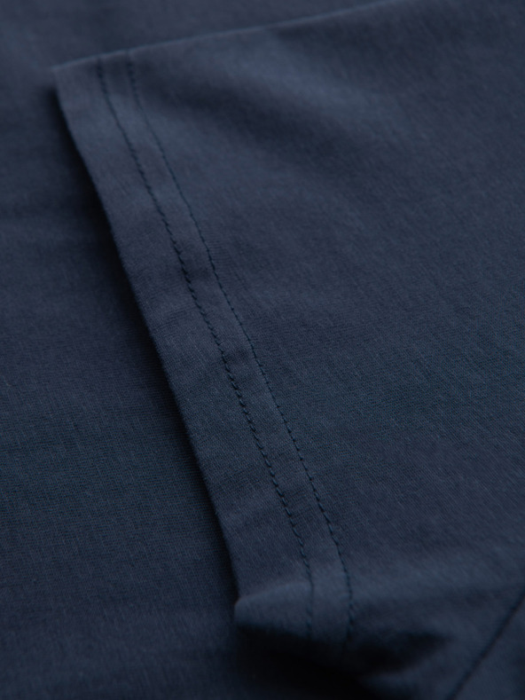 Ombre Clothing Tmavomodré pánske tričko s vreckom Ombre Clothing