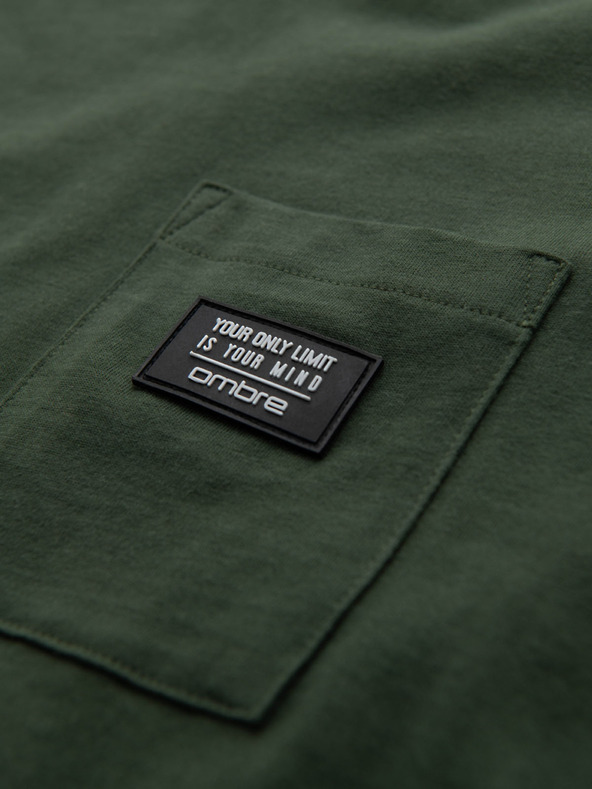 Ombre Clothing Zelené pánske tričko s vreckom Ombre Clothing