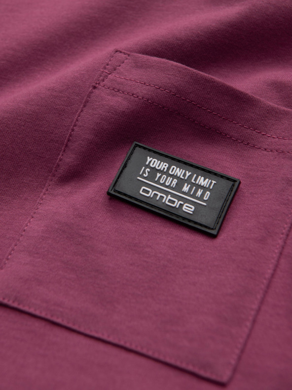 Ombre Clothing Tmavoružové pánske tričko s vreckom Ombre Oblečenie