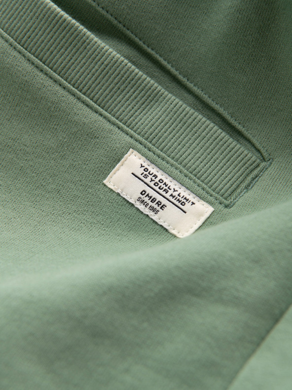 Ombre Clothing Zelené pánske tepláky Ombre Oblečenie